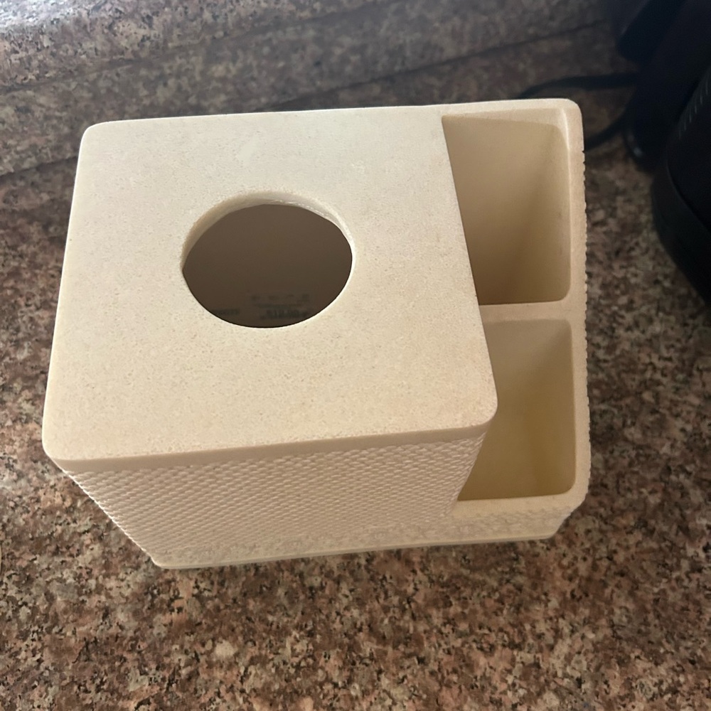 Bed Bath & Beyond Cream Tissue Holder and Organizer